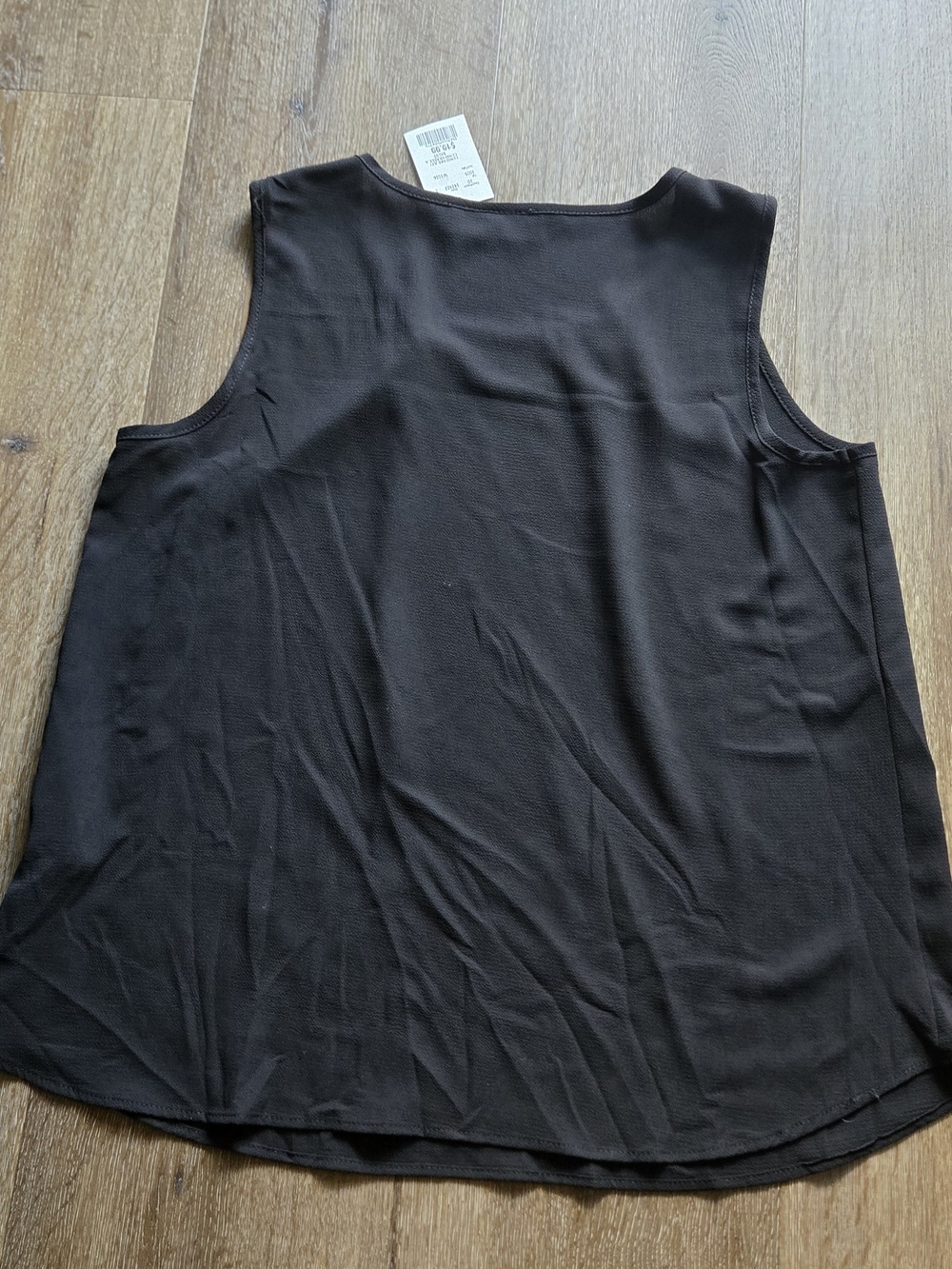 Mandy Evans Black Sleeveless Keyhole Blouse with Gold Hardware Accent Size LG - Picture 4 of 4
